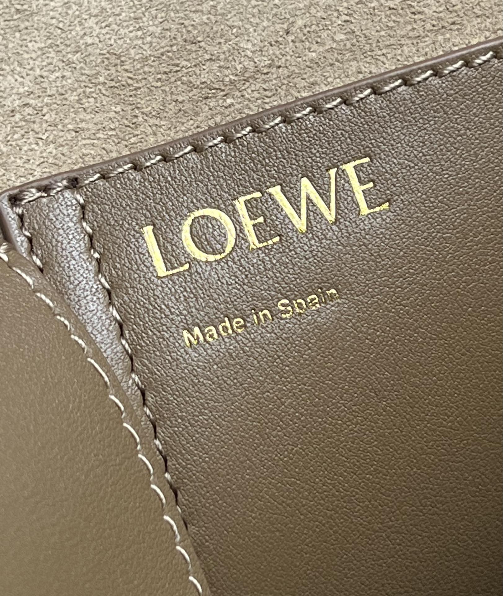 Loewe Medium Pebble Bucket in Mellow Calfskin Brown